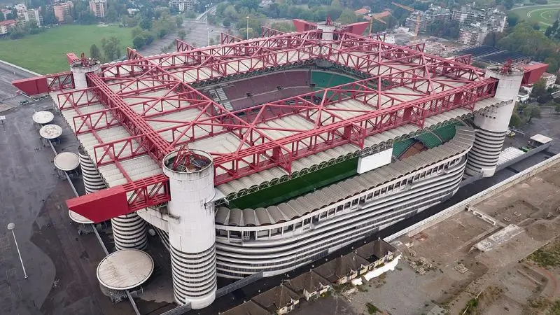 Sân vận  độn San Siro (Ý)